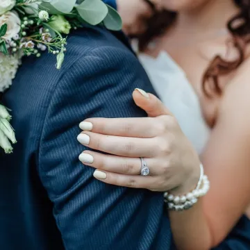 Posljednji mladi Mjesec u 2025. donosi veliku sreću: Neki znakovi bi se čak mogli zaručiti