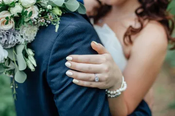 Posljednji mladi Mjesec u 2025. donosi veliku sreću: Neki znakovi bi se čak mogli zaručiti