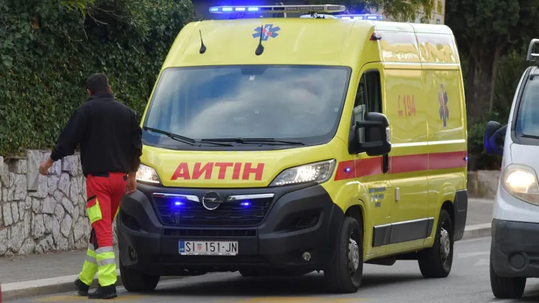 Horor na gradili&scaron;tu na Murteru: Radnik pao s četiri metra, hitno ga prevezli u KBC Split