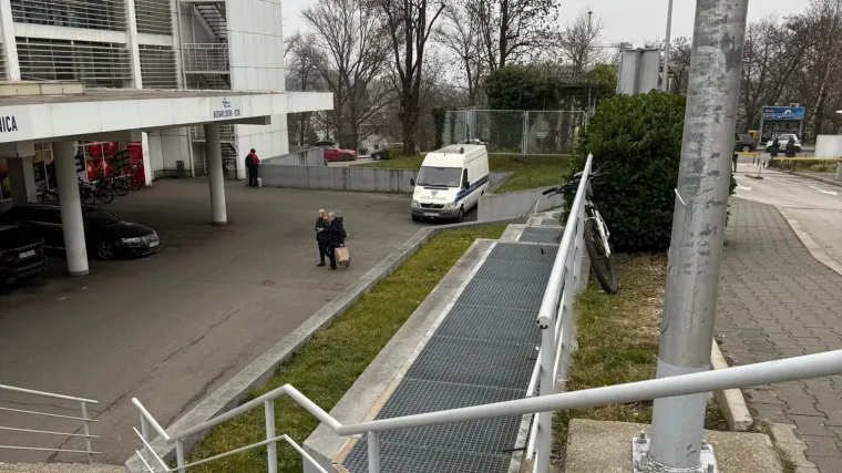 Vi&scaron;e dojava o bombama u Zagrebu: Policija pregledala zgradu HDZ-a