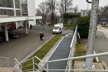 Vi&scaron;e dojava o bombama u Zagrebu: Policija pregledala zgradu HDZ-a