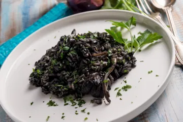 Kulinarski dragulj: Otkrijte tajne dalmatinske kuhinje uz tri recepta za crni rižoto