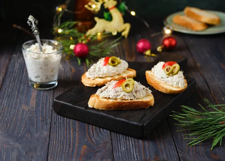 Ne mora biti skupo da bi bilo svečano: kako složiti blagdanski stol koji izgleda luksuzno, a ko&scaron;ta upola manje