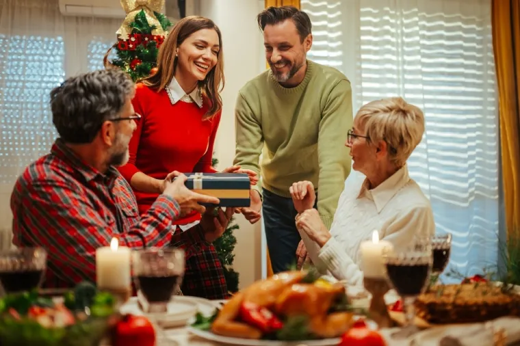 Ne mora biti skupo da bi bilo svečano: kako složiti blagdanski stol koji izgleda luksuzno, a ko&scaron;ta upola manje