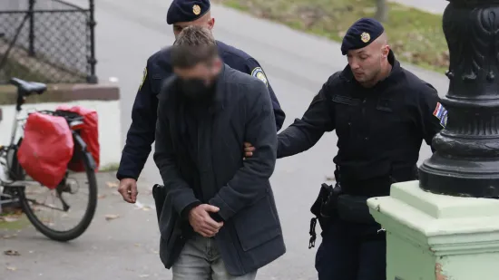 Ovo je osumnjičeni dječji psihijatar, lice je skrivao maskom: Dirao i drogirao maloljetnike