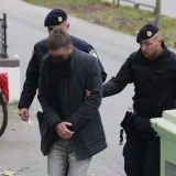 Ovo je osumnjičeni dječji psihijatar, lice je skrivao maskom: Dirao i drogirao maloljetnike