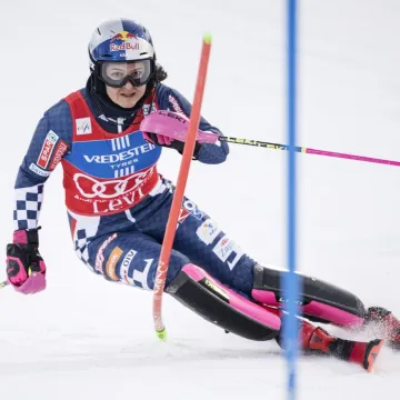 Skija&scaron;ice 'napadaju' Francusku: Zrinka izletjela sa staze, Shiffrin preuzela vodstvo