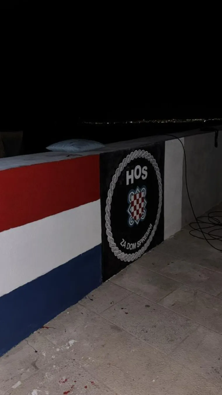 Interventna policija u Supetru zbog HOS-ova murala, Marković: 'Ljudi u crnom neće upravljati gradom'