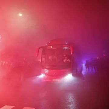 Kaos na utakmici trećeliga&scaron;a i Barce: Organizator muljao s montažnim tribinama, kasnio početak