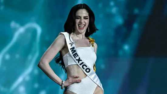 Miss Universe &scaron;okirala pona&scaron;anjem: Tjelohranitelj ju morao odnijeti s pozornice
