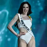Miss Universe &scaron;okirala pona&scaron;anjem: Tjelohranitelj ju morao odnijeti s pozornice
