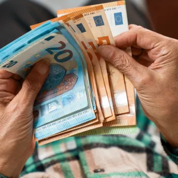 Već trebali krenuti s isplatom, a onda samo ispravili datum? Tisuće Hrvata na račune bi trebalo dobiti 150 eura