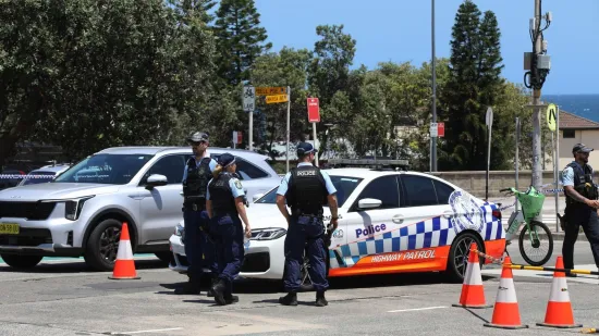 Preživjeli napadač na sydneyskoj plaži optužen za terorizam, 15 ubojstava i niz zločina