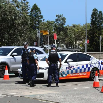 Preživjeli napadač na sydneyskoj plaži optužen za terorizam, 15 ubojstava i niz zločina