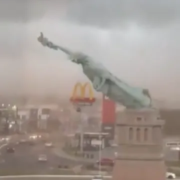 Snimka kao iz filma katastrofe: Sru&scaron;ila se replika Kipa slobode u Brazilu