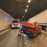 Nestvarne scene u tunelu kod Klisa: Auto na krovu, vatrogasci izvlačili ljude