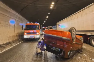 Nestvarne scene u tunelu kod Klisa: Auto na krovu, vatrogasci izvlačili ljude