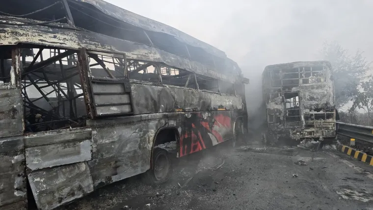 Za sudar osam autobusa i tri auta na autocesti kriva je magla! Najmanje 13 mrtvih i 75 ozlijeđenih