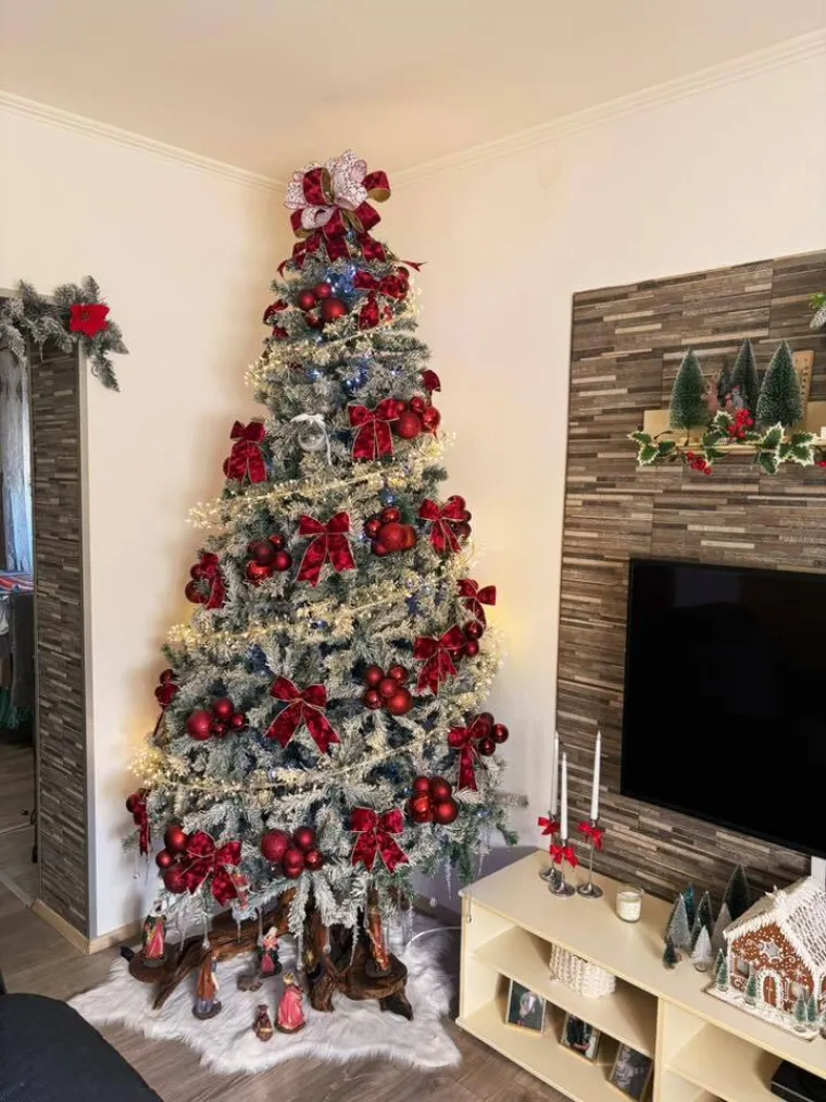 Zatrpan fotografijama božićni žiri radi punom parom: 'Ovo je pravi kaos'