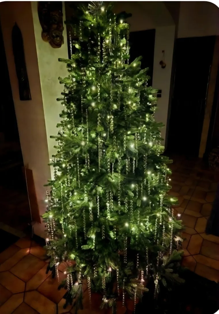 Zatrpan fotografijama božićni žiri radi punom parom: 'Ovo je pravi kaos'