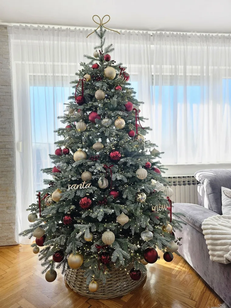 Zatrpan fotografijama božićni žiri radi punom parom: 'Ovo je pravi kaos'