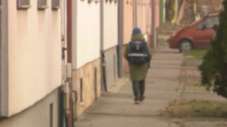 Dječaka s pote&scaron;koćama u razvoju pustili samog iz &scaron;kole, udario ga auto! Progovorio ogorčeni roditelj