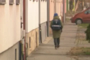 Dječaka s pote&scaron;koćama u razvoju pustili samog iz &scaron;kole, udario ga auto! Progovorio ogorčeni roditelj