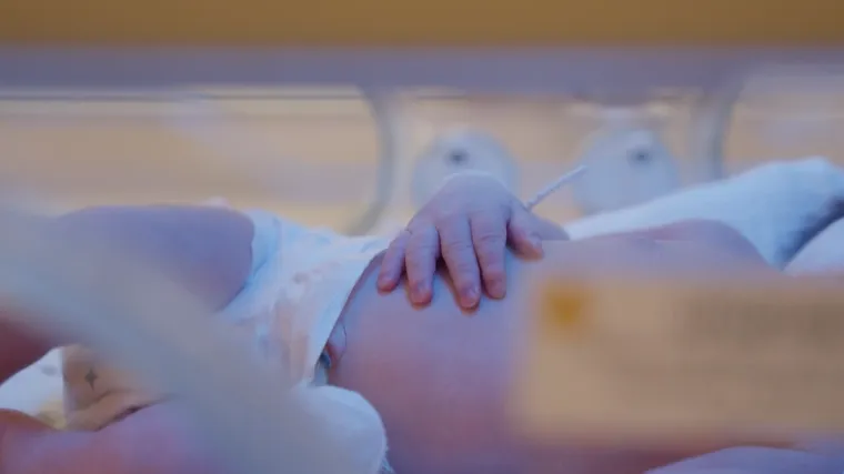 Prvi put nakon 35 godina rođene jednojajčane trojke: 20 stručnjaka sudjelovalu u porodu