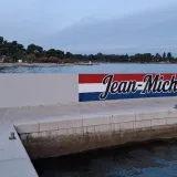 Uklonjen grafit koji je osvanuo uz Nicolierov mural: Redari prebojali grbove Vukovara i &Scaron;kabrnje