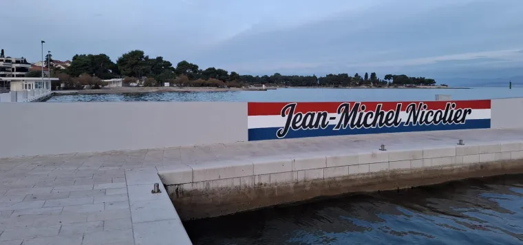 Uklonjen grafit koji je osvanuo uz Nicolierov mural: Redari prebojali grbove Vukovara i &Scaron;kabrnje