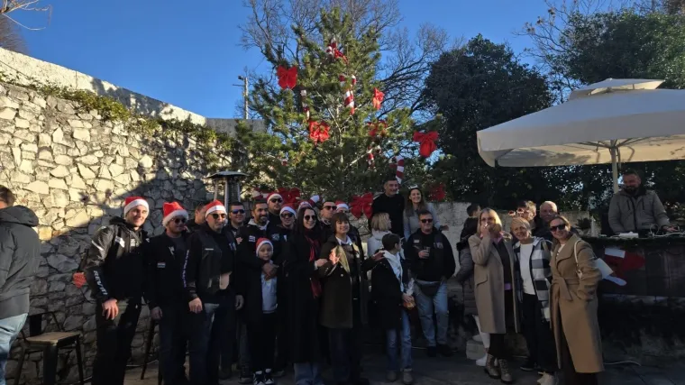 Dok drugi prodaju, oni prikupljaju: Advent u Donjem Humcu podsjetio na prave vrijednosti Božića