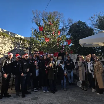 Dok drugi prodaju, oni prikupljaju: Advent u Donjem Humcu podsjetio na prave vrijednosti Božića