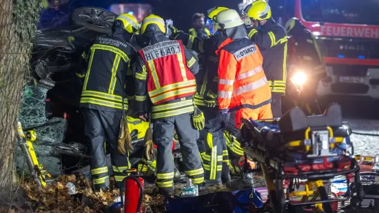 Mercedesom uni&scaron;tio &scaron;est auta: Policajci ostali u &scaron;oku kad su mu pretražili vozilo