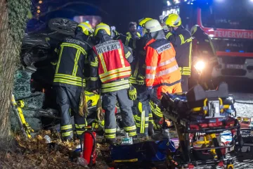 Mercedesom uni&scaron;tio &scaron;est auta: Policajci ostali u &scaron;oku kad su mu pretražili vozilo