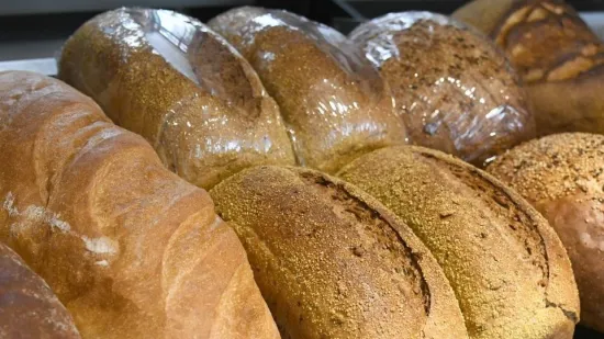 Poznati pekarski lanac povukao tri kruha: 'Postoji mogućnost da je u njima metal'