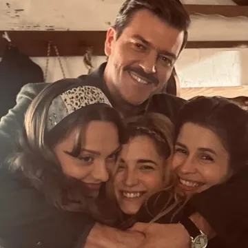 Amar Bukvić raznježio objavom sa seta 'Divljih pčela' i poručio: 'Sestre su u sigurnim rukama!'