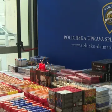 Policija zaplijenila cijelo skladi&scaron;te ilegalne pirotehnike u Splitu: 'Bilo je 700 topovskih udara'