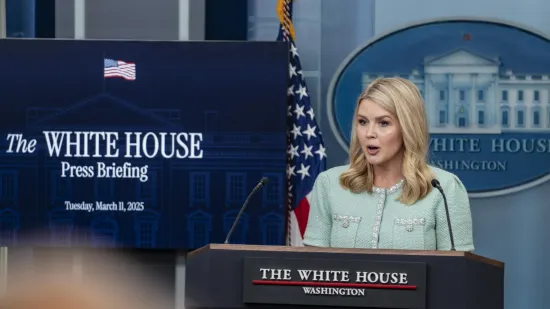 Modrice i točkice na usnama Karolin Leavitt otkrivaju &scaron;to se zapravo događa