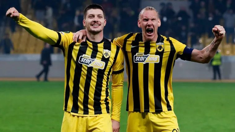 Padni mi na grudi: Vida i srpska zvijezda napravili &scaron;ou, kamere sve snimile