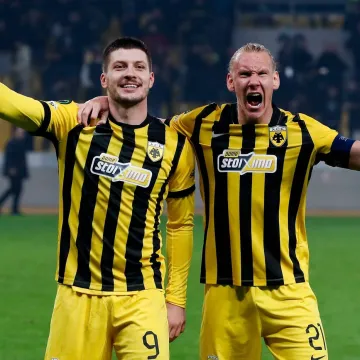 Padni mi na grudi: Vida i srpska zvijezda napravili &scaron;ou, kamere sve snimile