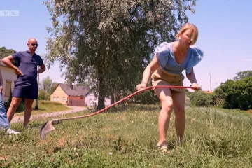 Dejan izazvao djevojke na ko&scaron;nju trave, Miljana ga nije odu&scaron;evila: 'Ona nije za selo'