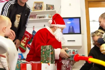 Volonteri i Djedica posjetili mali&scaron;ane koji su izgubili majku u prometnoj nesreći