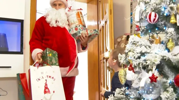 Djeci koja su ostala bez majke u prometnoj nesreći volonteri donijeli trenutak veselja