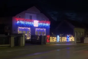 Okitio kuću lampicama ZDS: Odvjetnik pojasnio gdje je granica slobode govora