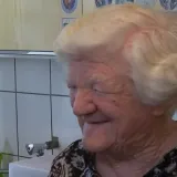 Na rubu siroma&scaron;tva pet godina poslije potresa: Presretna Anka (81) dobila novu peć