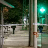 Pucnjava u Rijeci, meci zavr&scaron;ili u prozoru kafića i autima: Policija uhitila jednu osobu