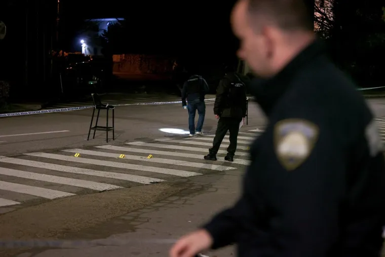 Pucnjava u Rijeci, meci zavr&scaron;ili u prozoru kafića i autima: Policija uhitila jednu osobu