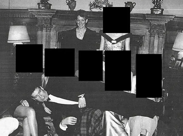 Morbidna otkrića: Princ ležao na pet žena, a pazite &scaron;to stoji iznad Epsteinovog stola za masažu