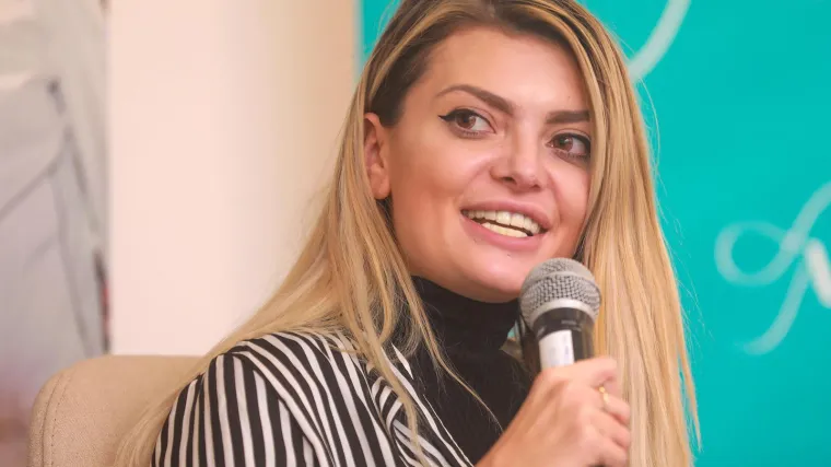 Ella Dvornik fotografijom iz djetinjstva pokrenula raspravu: 'Kao da je moju mamu bilo briga'