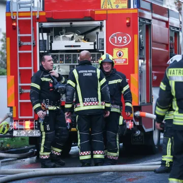 Pijan zapalio kutnu garnituru žarom cigarete: Mu&scaron;karac (57) zavr&scaron;io u bolnici s ozljedama opasnima po život